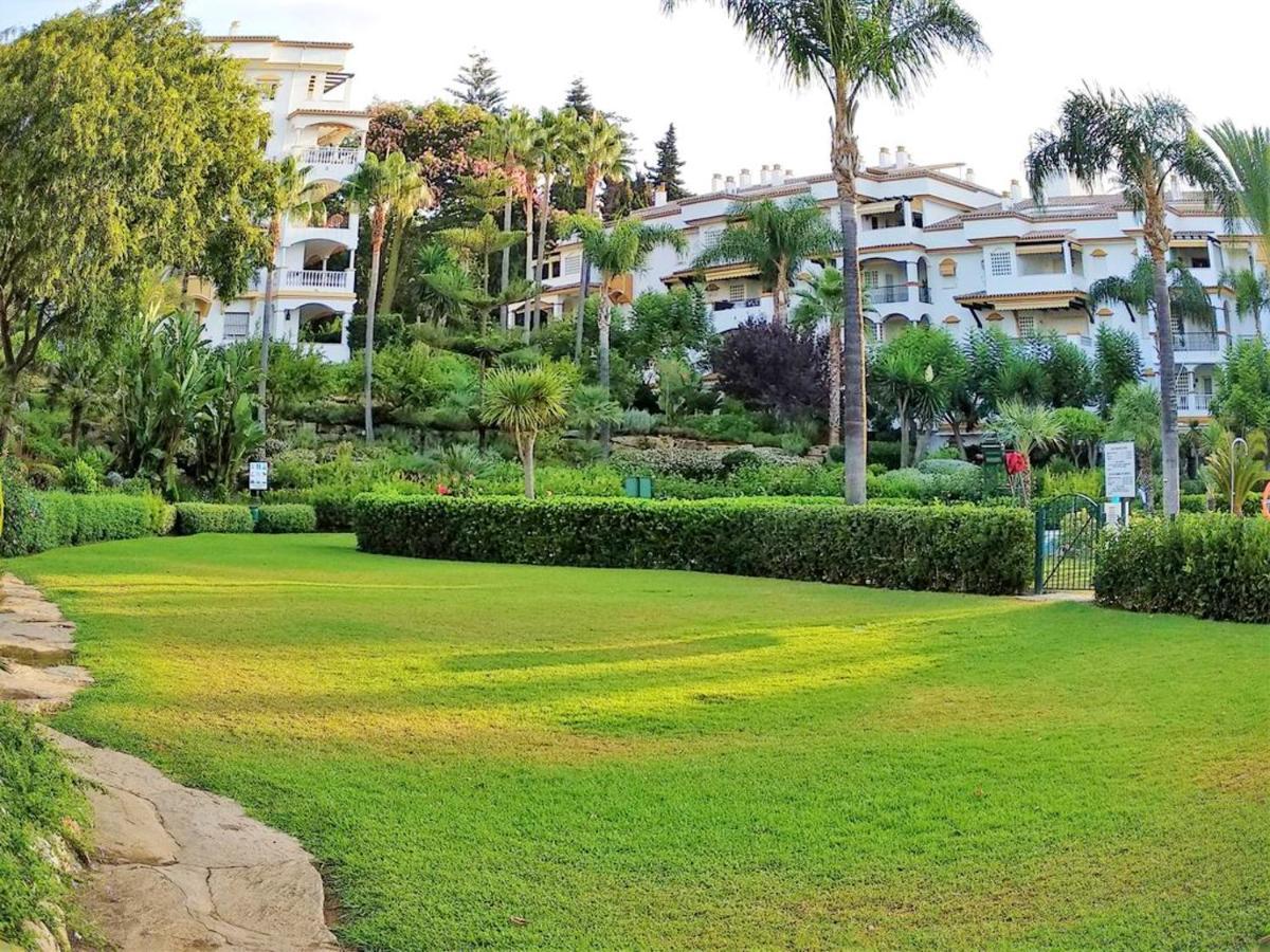 With 2 Bedrooms In With Shared Pool Furnished Terrace And Wifi 300 M From The Beach Apartment Marbella