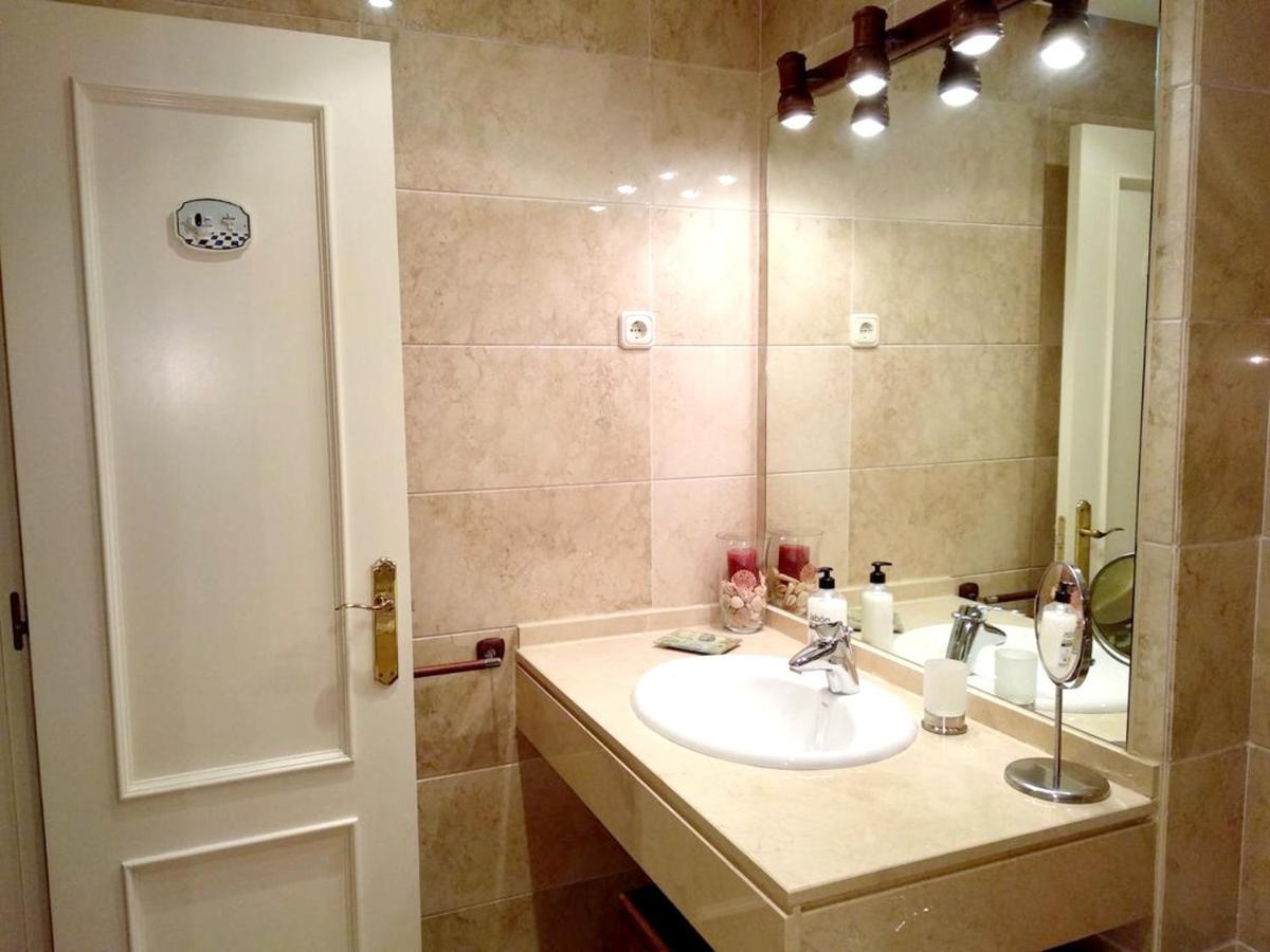 With 2 Bedrooms In With Shared Pool Furnished Terrace And Wifi 300 M From The Beach * Marbella